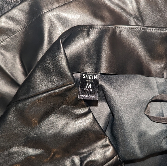 Faux leather and lace skirt - Picture 3 of 3